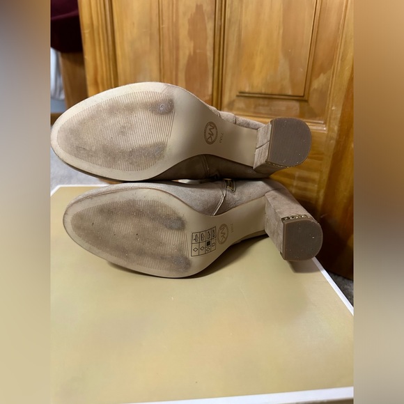 Michael Kors Dolores Suede Bootie size 7.5 GOOD CONDITION - Picture 7 of 8